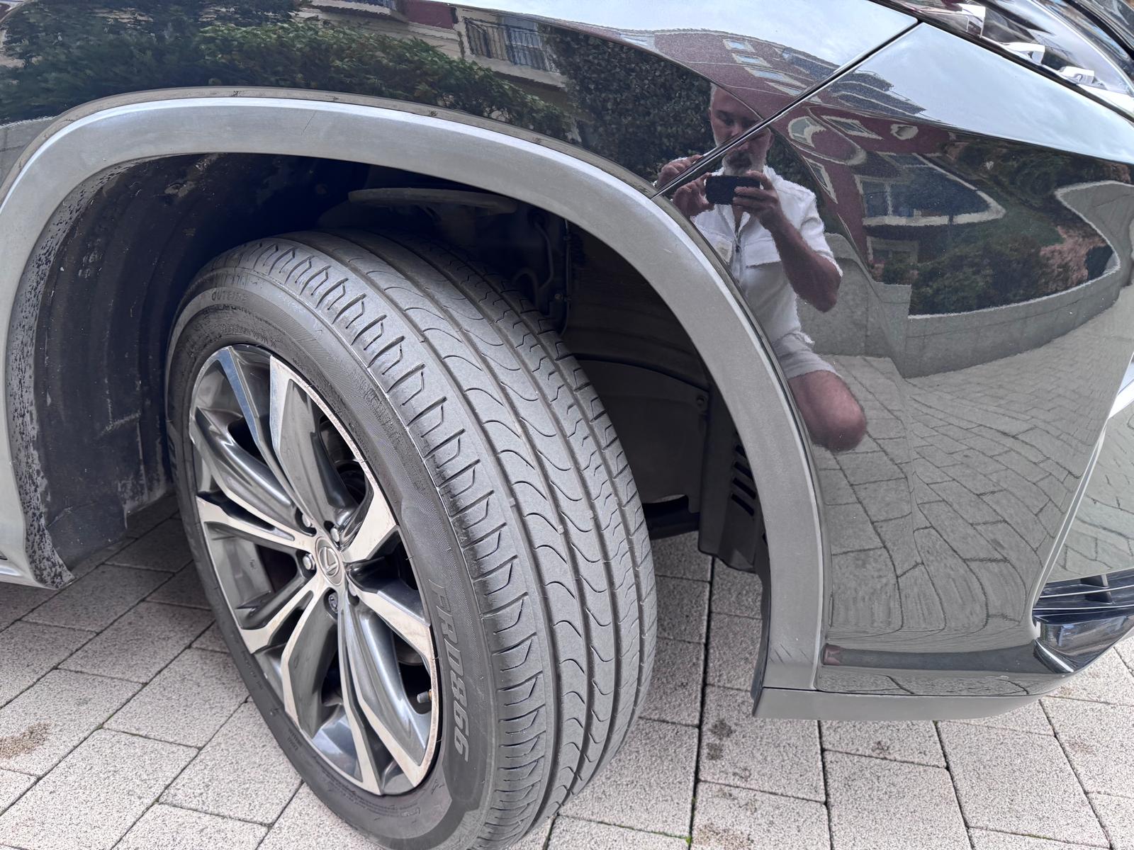 Vehicle photo 10